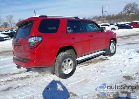 2021 Toyota 4Runner Sr5 z USA, uszkodzony, nr VIN JTEMU5JRXM5925101